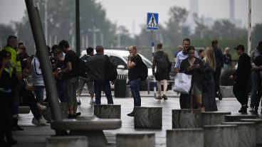 MALMÖ 2022-08-19 
Två personer har skadats i samband med en  skottlossning på köpcentrumet Emporia i Malmö. Polisen är på plats och avspärrningar har upprättats.
Foto: Johan Nilsson / TT / Kod 50090