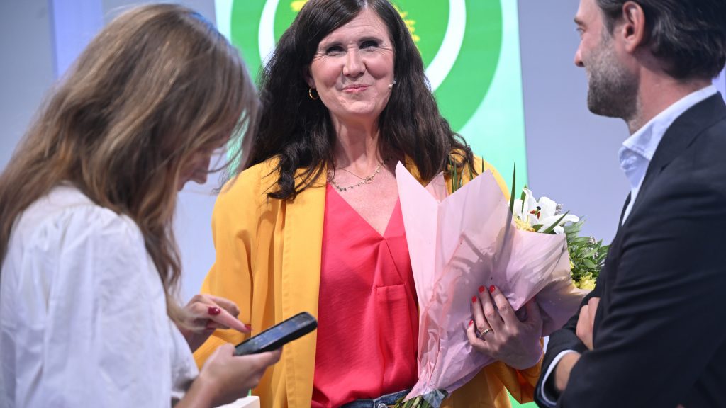 STOCKHOLM 20220816
Miljöpartiets språkrör Märta Stenevi (MP) efter tisdagskvällens partiledardebatt i Expressen TV på Quality Hotel vid Friends arena i Solna.
Foto Fredrik Sandberg / TT kod 10080