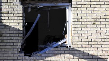 UPPSALA 20220907
Ett flertal personer har under natten tvingats lämna sina hem efter en explosion vid ett lägenhetshus i stadsdelen Gränby i Uppsala.
Foto: Henrik Montgomery / TT kod 10060
