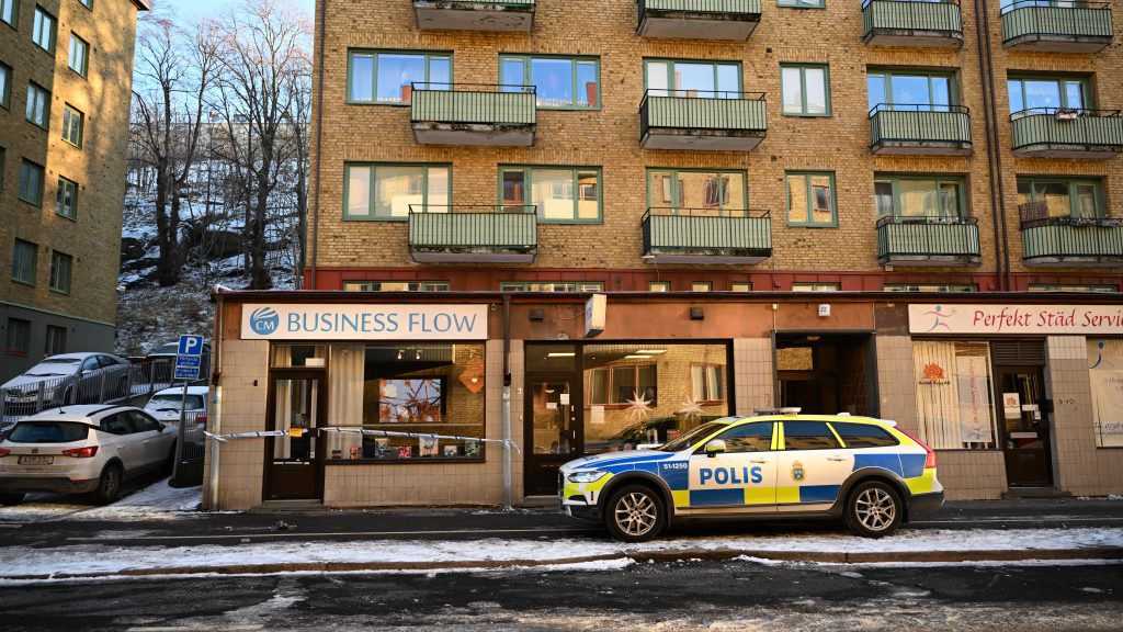 GÖTEBORG 20221213
Två kvinnor har blivit överfallna och rånade på en arbetsplats i Olskroken i Göteborg. Kvinnorna överfölls av beväpnade personer som stal deras bilar och telefoner.
Foto: Björn Larsson Rosvall / TT / kod 9200