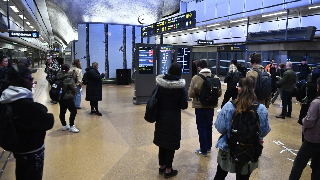STOCKHOLM 20230417
Lokförare inom pendeltågstrafiken i Stockholm har gått ut i en vild strejk – en olovlig strejk organiserad av enskilda medarbetare – under tre dagar med start klockan 03 natten till måndagen.
Foto: Caisa Rasmussen / TT / kod 12150