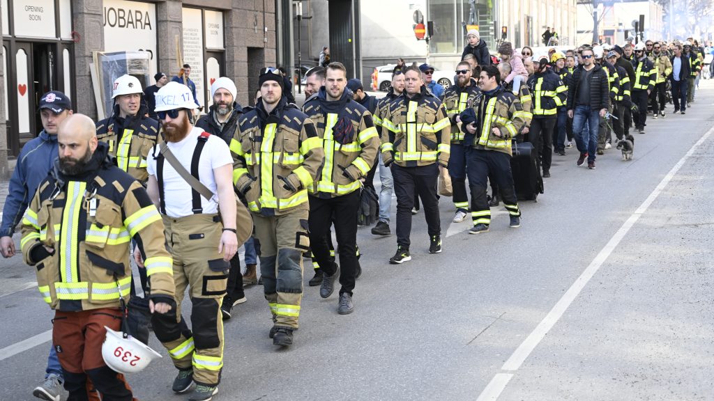 مسيرة احتجاجية لرجال الإطفاء في ستوكهولم
Foto: Henrik Montgomery / TT / kod 10060