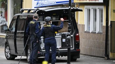 HÄSSLEHOLM, SVERIGE 20230616
Polis och kriminaltekniker på plats efter en explosion på en restaurang i centrala Hässleholm natten till fredagen.
Foto: Johan Nilsson / TT / Kod 50090