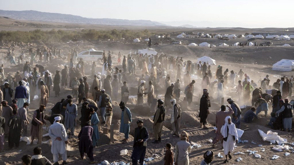 (AP Photo/Ebrahim Noroo زلزال أفغانستان