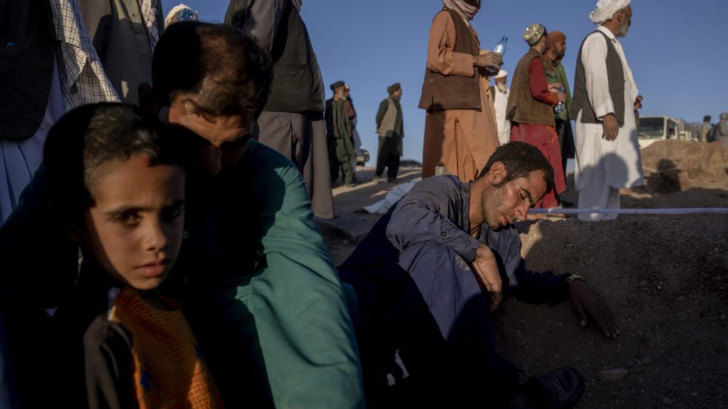 (AP Photo/Ebrahim Noroo زلزال أفغانستان