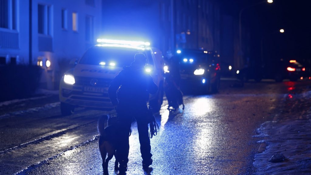 STOCKHOLM 20240128
En skottlossning har ägt rum i Sätra under söndagskvällen. Polisinsats pågår.
Foto: Caisa Rasmussen / TT / Kod 12150
