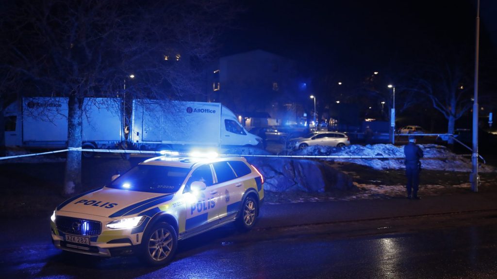 STOCKHOLM 20240128
En skottlossning har ägt rum i Sätra under söndagskvällen. Polisinsats pågår.
Foto: Caisa Rasmussen / TT / Kod 12150