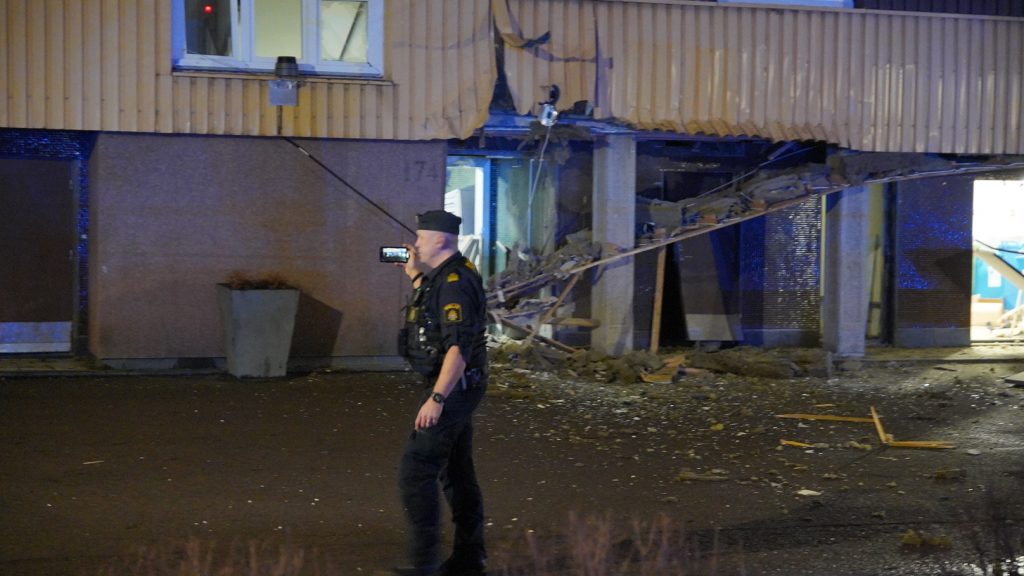 NORRKÖPING 2024-03-25
En kraftig detonation inträffade natten mot måndagen vid en port till ett bostadshus i Norrköping,