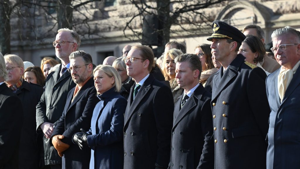 STOCKHOLM, SVERIGE 20240318
Johan Pehrson, Muharrem Demirok, Magdaelna Andersson, Tobias Billström, Pål Jonsson och Micael Bydén i samband med Riksdagens ceremoni på måndagen för att uppmärksamma Sveriges inträde i NATO.
Foto: Jonas Ekströmer / TT / Kod 10030
