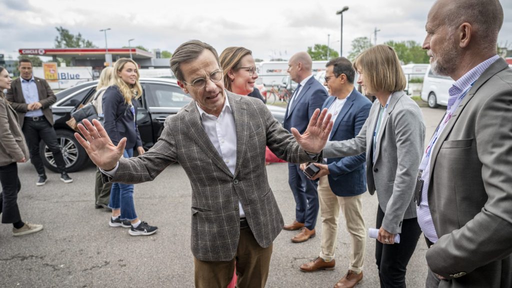 BURLÖV 20240524
Migrationsminister Maria Malmer Stenergard och statsminister Ulf Kristersson besökte på fredagen Migrationsverkets Återvändandecenter i Burlöv. För närvarande bor ett 60-tal personer på återvändandecentrat i Burlöv i väntan på att lämna Sverige.
Foto: Johan Nilsson / TT / Kod 50090 Johan Nilsson/TT