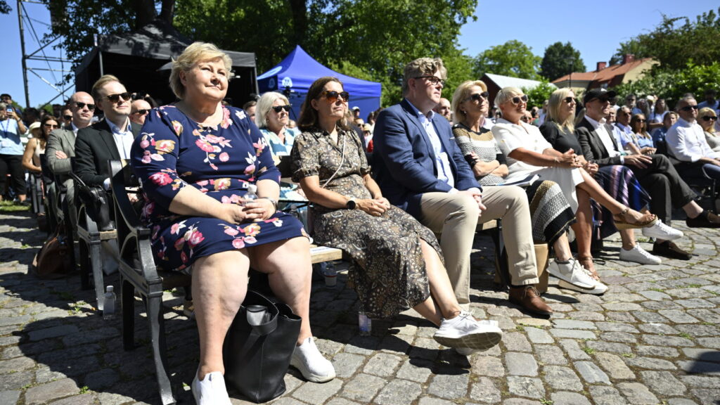 VISBY, SVERIGE 20240626
Publik då moderaternas partiledare Ulf Kristersson (M) talar under politikerveckan i Almedalen.
Foto: Christine Olsson / TT / Kod 10430
