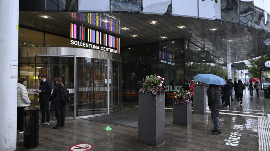 إطلاق نار داخل مركز تجاري في سولينتونا
Foto: Jessica Gow / TT