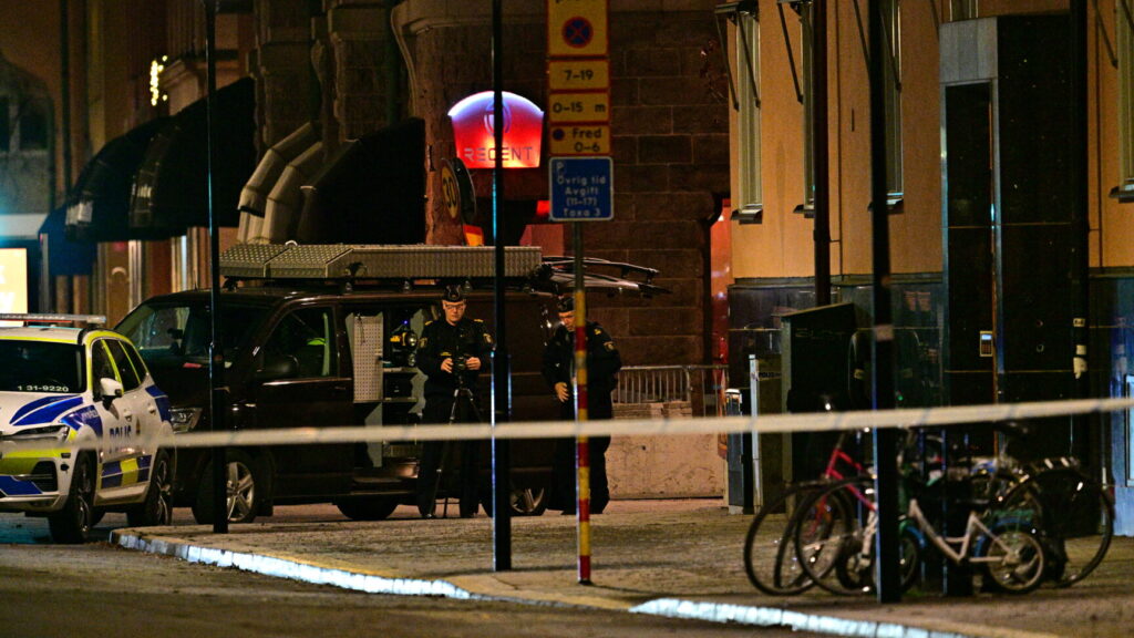 STOCKHOLM, SVERIGE 20241129
En explosion har skett uppe i ett trapphus i ett flerbostadshus på Kungsholmen i Stockholm.
Foto: Magnus Lejhall / TT / Kod 10658