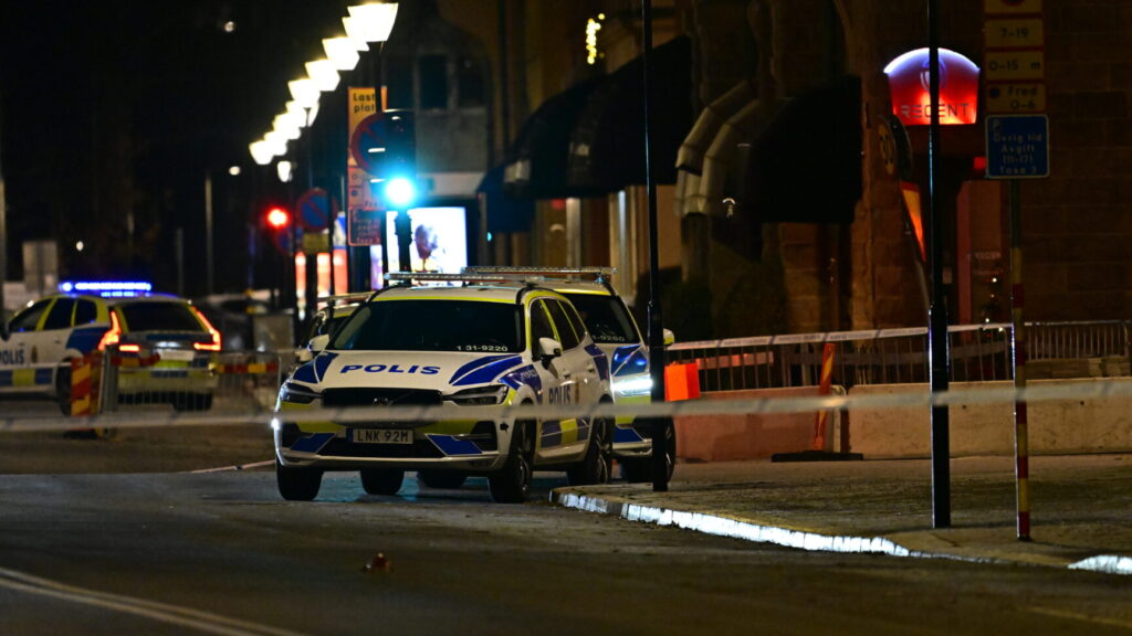 STOCKHOLM, SVERIGE 20241129
En explosion har skett uppe i ett trapphus i ett flerbostadshus på Kungsholmen i Stockholm.
Foto: Magnus Lejhall / TT / Kod 10658