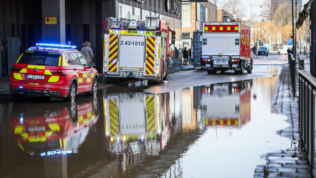 JÖNKÖPING 2025-03-24
Stor översvämning efter en vattenläcka i centrala Jönköping på måndagen.
Foto: Mattias Landström/TT kod 200