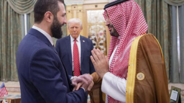 ترامب يلتقي الشرع في السعودية (Bandar Aljaloud/Saudi Royal Palace via AP) 