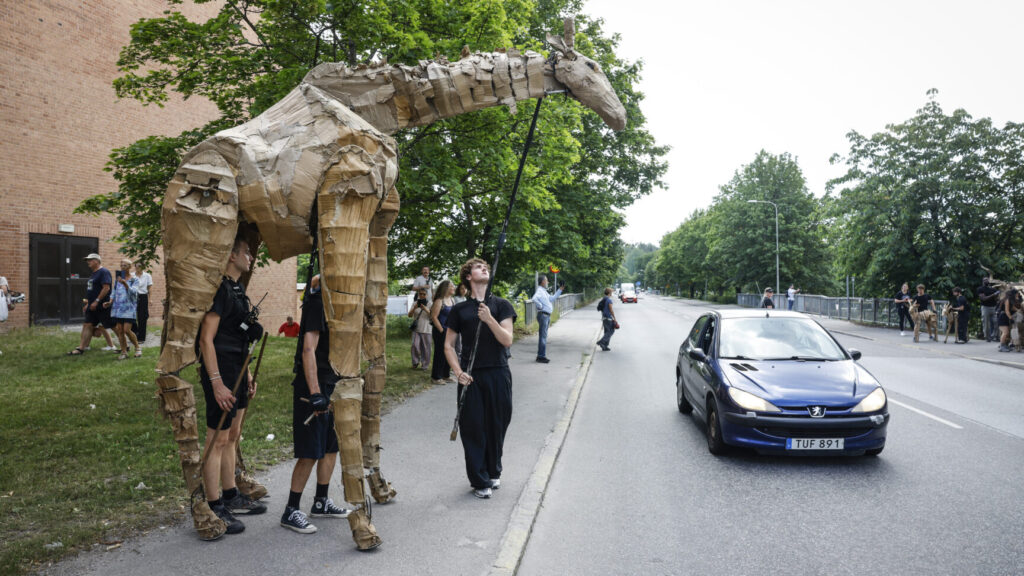 STOCKHOLM, SVERIGE 20250724
Konstprojektet the Herds i Skärholmen.
Foto: Pär Bäckström / TT / Kod 11900