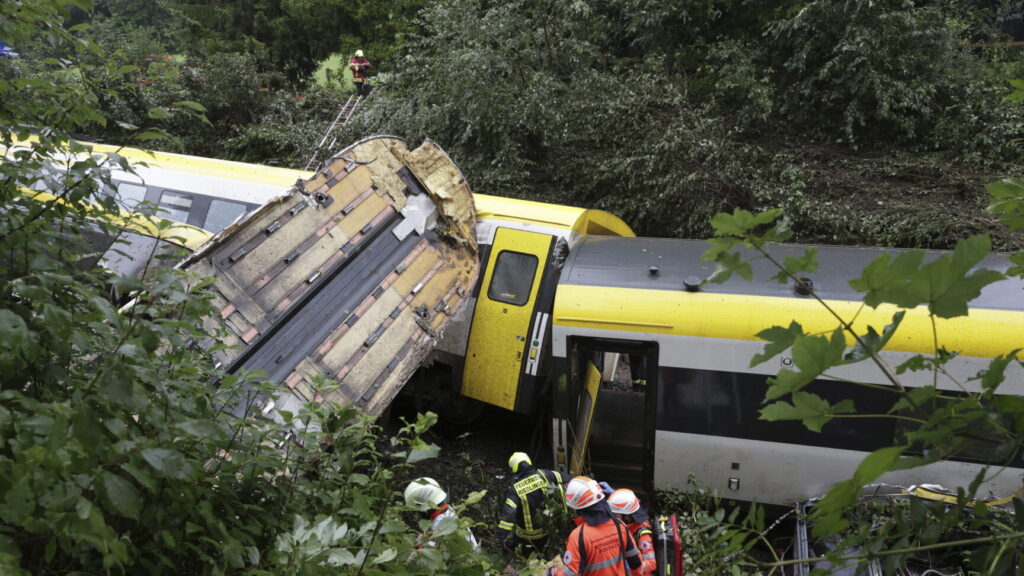 Rescue workers search for passengers in a derailed train, Zwiefaltendorf, Sunday July 27, 2025. (Thomas Warnack/dpa via AP) lbj121