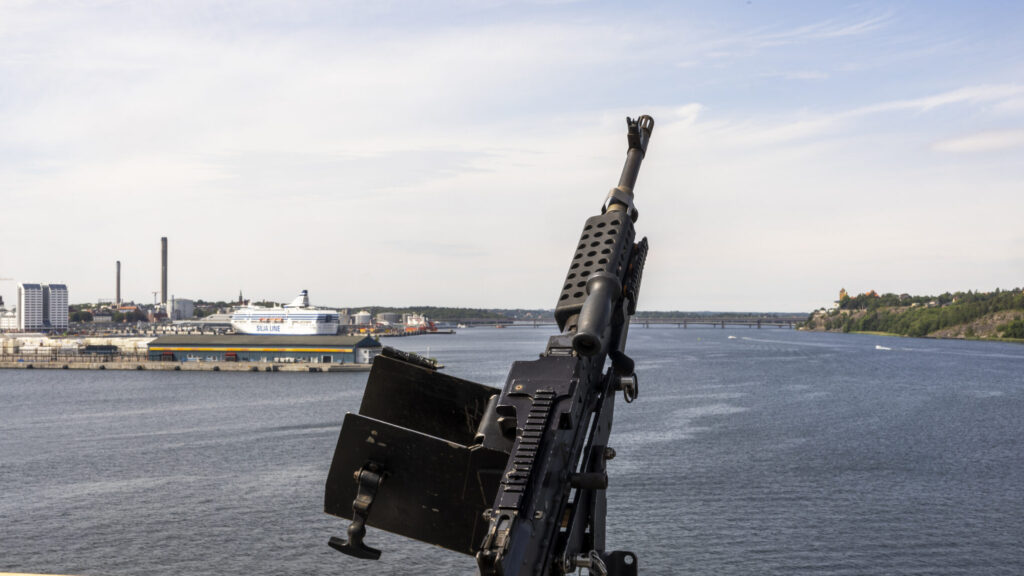 STOCKHOLM, SVERIGE 20250702
Vapenbestyckning på USS Mount Whitney, ett amerikanskt kommandofartyg som visas upp i Frihamnen, Stockholm.
Foto: Pär Bäckström / TT / Kod 11900