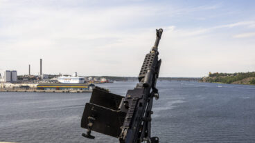 STOCKHOLM, SVERIGE 20250702
Vapenbestyckning på USS Mount Whitney, ett amerikanskt kommandofartyg som visas upp i Frihamnen, Stockholm.
Foto: Pär Bäckström / TT / Kod 11900