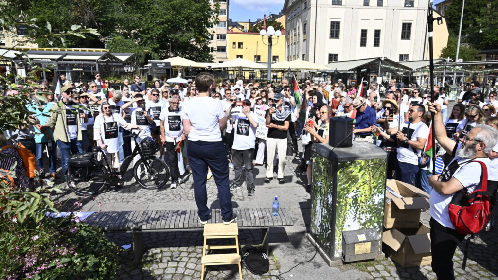 STOCKHOLM, SVERIGE 20250814
Journalistförbundet anordnar en manifestation på Medborgarplatsen för att uppmärksamma att minst 181 palestinska journalister och mediearbetare har dödats sedan krigets början.
Foto: Christine Olsson / TT / Kod 10430