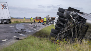 TECKOMATORP 2025-08-12
Bärgare på plats efter en kollision mellan en lastbil och en skåpbil på riksväg 17 i höjd med Teckomatorp på tisdagen.
Foto: Johan Nilsson / TT / Kod 50090