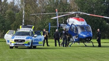 NORDANSTIG, SVERIGE, 20250920
Polishelikopter på plats när polisen genomför en större insats i Nordanstig i Gävleborg. Polisen utreder grovt våldsbrott i Nordanstig.
Foto: Niclas Thunborg / TT / kod 10358
***BETALBILD***