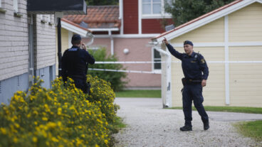مقتل موظفة إسعاف والشرطة مكان الحادث
Foto: Mats Andersson / TT 