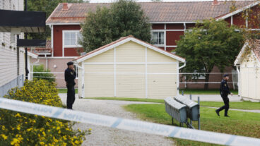 HARMÅNGER, SVERIGE 20250920
En personal i en ambulans har skadats i ett överfall i Harmånger i Nordanstig kommun, denne avled senare på sjukhus, uppger polisen. En man i 25-årsåldern har gripits misstänkt för mord. Han anträffades i en bostad på platsen. Enligt polisen användes ett vasst föremål i överfallet.
Foto: Mats Andersson / TT / kod 62210
