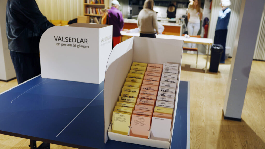 STOCKHOLM, SVERIGE 20250921
Vallokalen i Allhelgonakyrkan på Södermalm i Stockholm när vallokalerna för kyrkovalet 2025 öppnade på söndag förmiddag.
Foto: Nicklas Thegerström / TT / Kod 12038