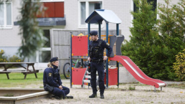 عناصر الشرطة مكان وقوع الحادث 
Foto: Mats Andersson / TT 