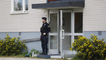 HARMÅNGER, SVERIGE 20250920
En personal i en ambulans har skadats i ett överfall i Harmånger i Nordanstig kommun, denne avled senare på sjukhus, uppger polisen. En man i 25-årsåldern har gripits misstänkt för mord. Han anträffades i en bostad på platsen. Enligt polisen användes ett vasst föremål i överfallet.
Foto: Mats Andersson / TT / kod 62210