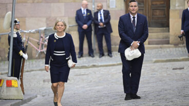 STOCKHOLM, SVERIGE 20250909
Magdalena ANdersson (S) och Tobias Baudin (S) anländer till gudstjänsten i Storkyrkan som hålls med anledning av riksmötets öppnande.
Foto: Magnus Lejhall / TT / Kod 10658