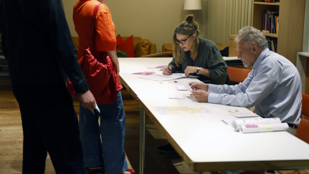 STOCKHOLM, SVERIGE 20250921
Vallokalen i Allhelgonakyrkan på Södermalm i Stockholm när vallokalerna för kyrkovalet 2025 öppnade på söndag förmiddag.
Foto: Nicklas Thegerström / TT / Kod 12038