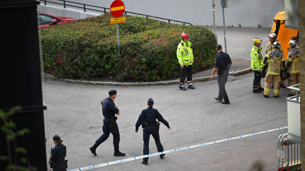 GÖTEBORG, SVERIGE 20250902
Stort polispådrag under tisdagskvällen i Lunden i Göteborg. Polisen misstänker att ett grovt brott kan ha utförts.
Foto: Björn Larsson Rosvall / TT / Kod 9200