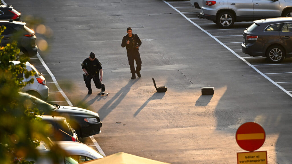 GÖTEBORG, SVERIGE 20250902
Stort polispådrag under tisdagskvällen i Lunden i Göteborg. Polisen misstänker att ett grovt brott kan ha utförts.
Foto: Björn Larsson Rosvall / TT / Kod 9200