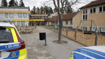 إخلاء مدرستين وانتشار واسع للشرطة
Foto: Pavel Koubek / TT