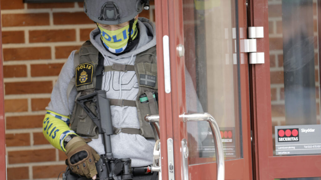 إخلاء مدرستين وانتشار واسع للشرطة
Foto: Pavel Koubek / TT