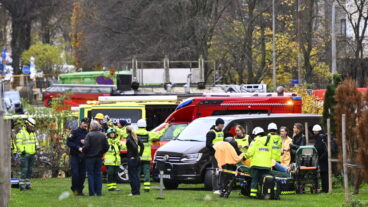 STOCKHOLM, SVERIGE 20251110
Brand i flerfamiljshus på Gärdet i Stockholm.
Foto: Anders Wiklund / TT / Kod 10040
***Person synlig i bild***