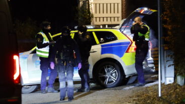 BORÅS, SVERIGE 20251117
Det har exploderat vid en bil i Borås, uppger polisen. Ett VMA, viktigt meddelande till allmänheten, har utfärdats och boende uppmanas att stanna inomhus.
Foto: Adam Ihse / TT / Kod 9200
