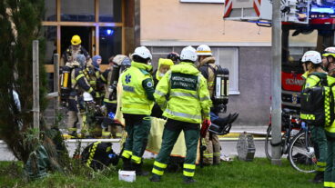 STOCKHOLM, SVERIGE 20251110
Brand i flerfamiljshus på Gärdet i Stockholm.
Foto: Anders Wiklund / TT / Kod 10040