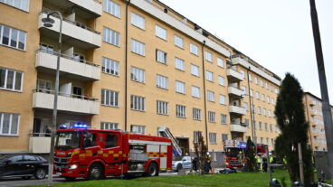 STOCKHOLM, SVERIGE 20251110
Brand i flerfamiljshus på Gärdet i Stockholm.
Foto: Anders Wiklund / TT / Kod 10040