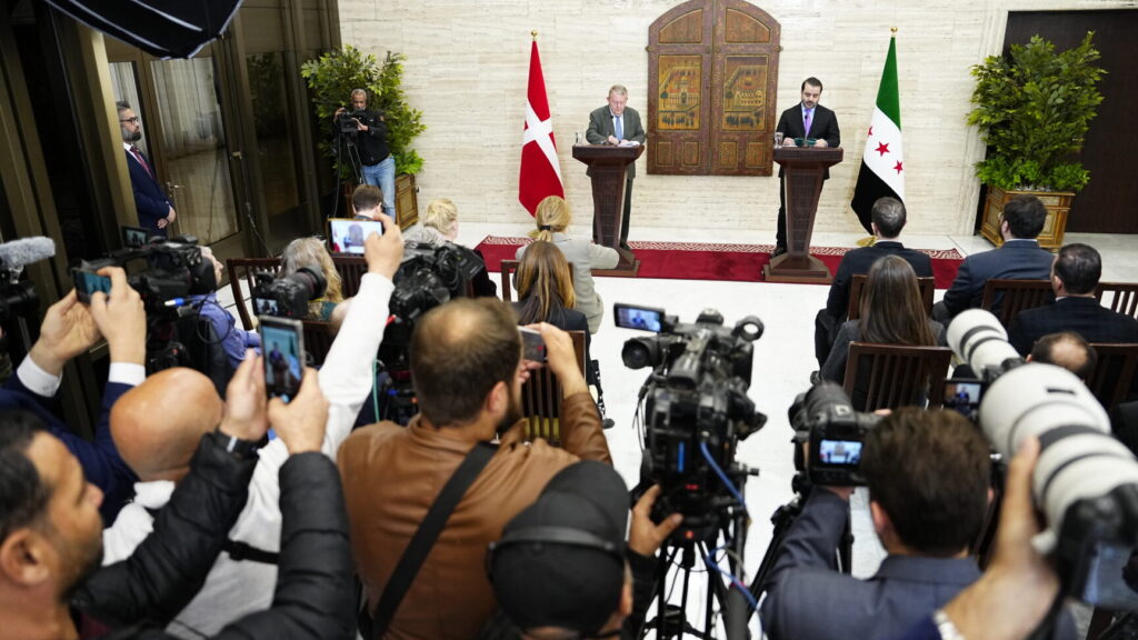 Denmarks Foreign Minister Lars Løkke Rasmussen (M) meets with Syria's Foreign Minister, Assad al-Shaibani, at Tishreen Palace in Damascus, Syria, on Saturday, November 29, 2025. (Photo: Mads Claus Rasmussen/Scanpix 2025)