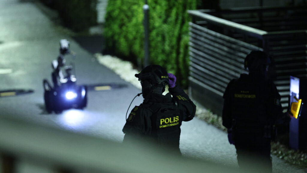 STOCKHOLM, SVERIGE 20251111
En explosion har inträffat vid ett radhus i Upplands Väsby, norr om Stockholm, natten mot tisdag.
Foto: Caisa Rasmussen / TT / Kod 12150