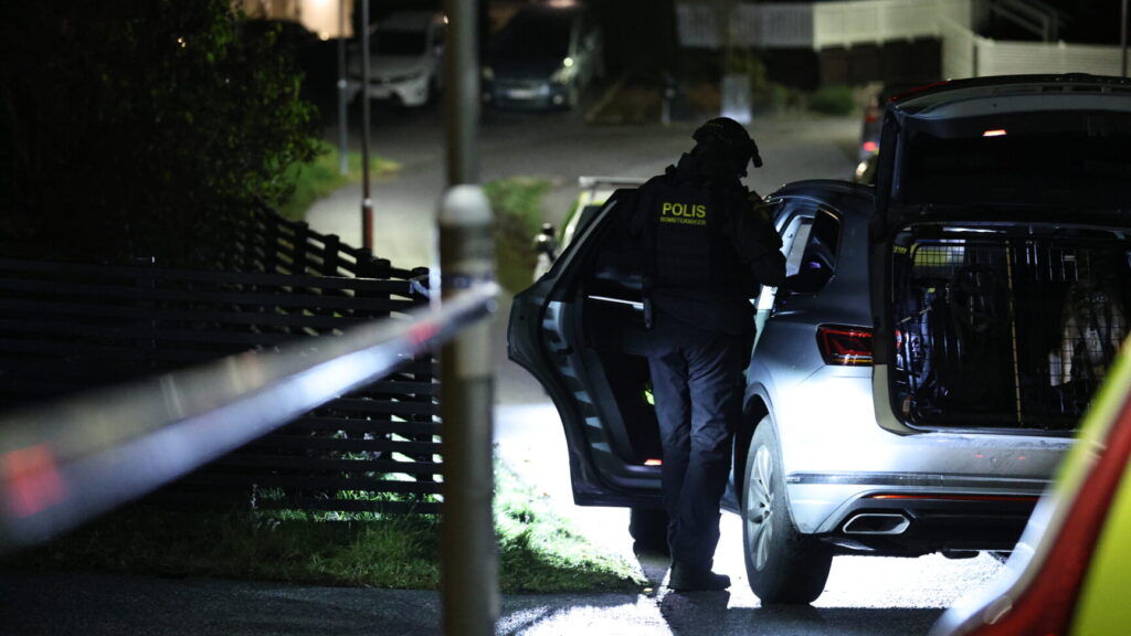 STOCKHOLM, SVERIGE 20251111
En explosion har inträffat vid ett radhus i Upplands Väsby, norr om Stockholm, natten mot tisdag.
Foto: Caisa Rasmussen / TT / Kod 12150