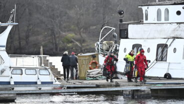 STOCKHOLM, SVERIGE 20251202
En båt har sjunkit vid en kaj på Lilla Essingen och två personer ska då ha hamnat i vattnet i samband med händelsen.
Foto: Pontus Lundahl / TT / Kod 10050