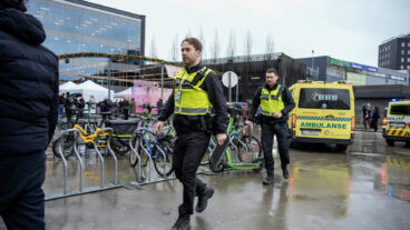 Oslo 20251208. 
Politiet er til stede på Storo Storsenter etter meldning om en skyting inne på senteret mandag.
Foto: Stian Lysberg Solum / NTB