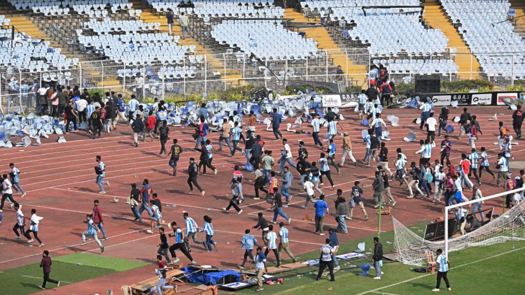 Fans react as Inter Miami's Argentine forward #10 Lionel Messi departs from the Salt Lake Stadium in Kolkata on December 13, 2025. Thousands of fans packed into a stadium in eastern India on December 13 to cheer on Lionel Messi as the football legend unveiled a 21-metre (70-foot) statue of himself. (Photo by Dibyangshu SARKAR / AFP)