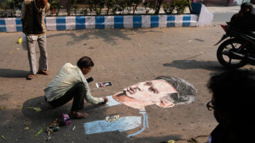 Indian artist Swapan Das paints a portrait of Argentine soccer star Lionel Messi on street in anticipation of his visit to the city in Kolkata, India, Friday, Dec. 12, 2025. (AP Photo/Bikas Das)  BDX102
