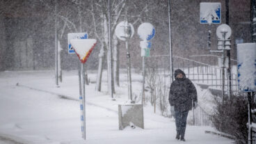 STOCKHOLM 20260101 Ovädret Anna drar in över Stockholm med kraftigt snöfall. 
Foto Mats Schagerström / TT kod 70500